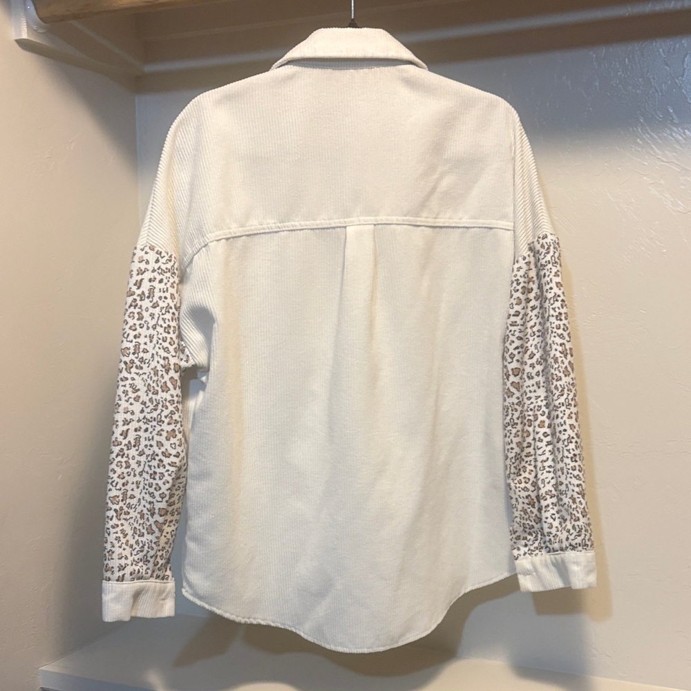 Leopard Print Button-Up Shirt - Picture 5 of 5